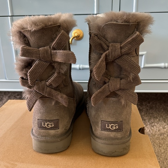 Ugg Bailey Bow Boot - Picture 2 of 4